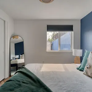 - The Woodstock - Reed College & Vintage Shops Apartment Portland