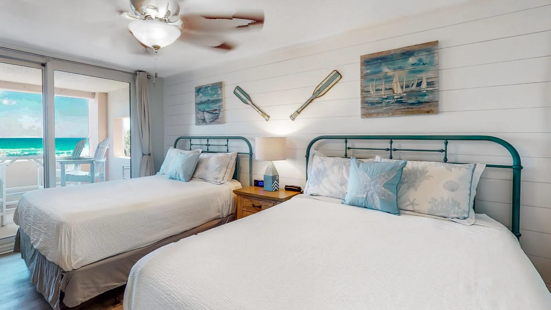 Jetty East Condos デスティン