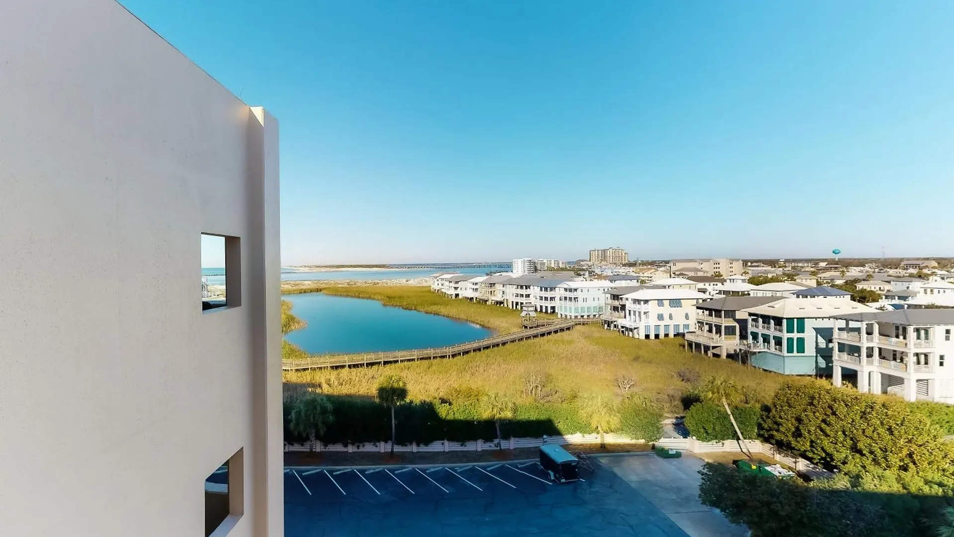 別荘 Jetty East Condos デスティン